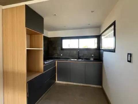 Depto Tipo Casa en Alquiler con 1 cochera