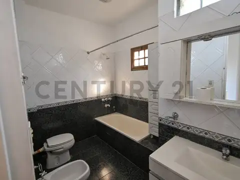 Casa 4 ambientes con 1 baño