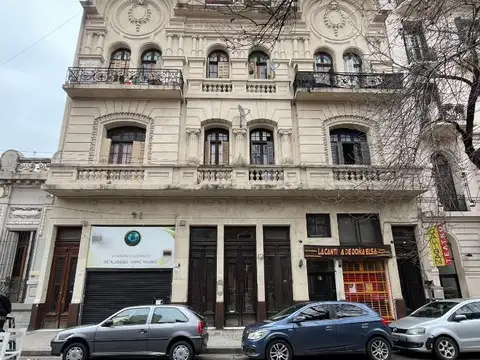 PH. ( 2º PISO X ESCALERA) 10 AMBIENTES A LA CALLE CON BALCON