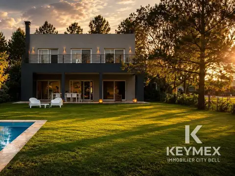Casa en Venta con 2 cocheras