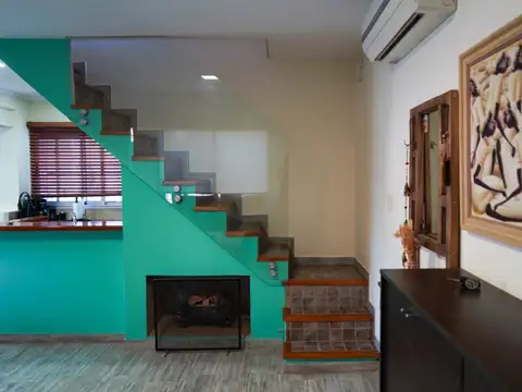 Casa 6 ambientes con 2 baños