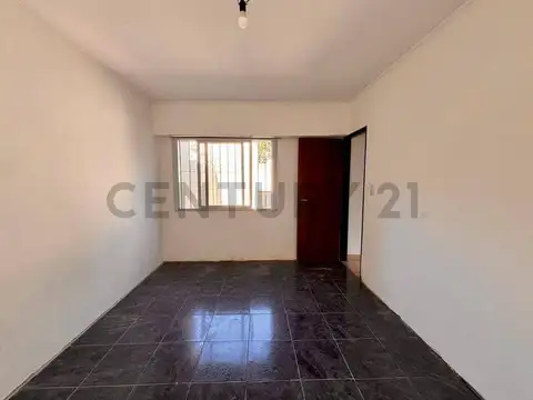 av 520 e/ 135 y 136 4000, Piso 0