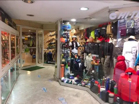 Local de 200 m2 sobre peatonal Lavalle