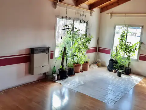 Casa 4 ambientes con 2 baños