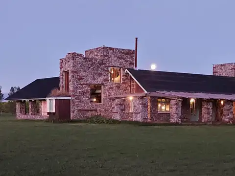 Casa en Alquiler Temporal con 4 cocheras