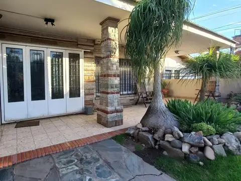 Casa en Venta con 3 cocheras