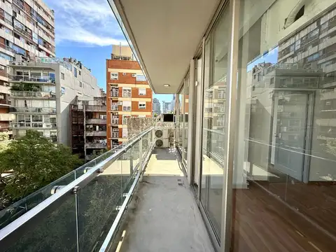 Oficina con cochera en Núñez en alquiler.