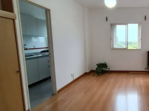 Monoambiente c/ coc. sep., a nuevo - Franco al 3000