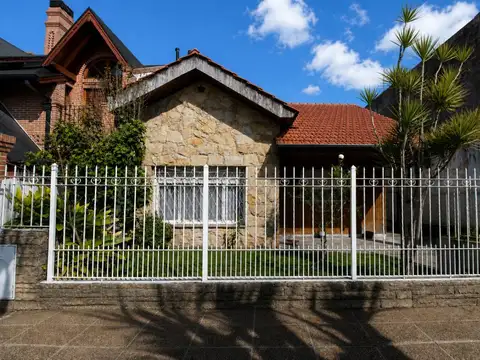 CHALET 6 AMBIENTES COCHERA ESCUCHA OFERTA
