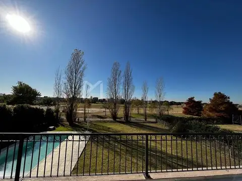 Casa 7 ambientes con 5 baños