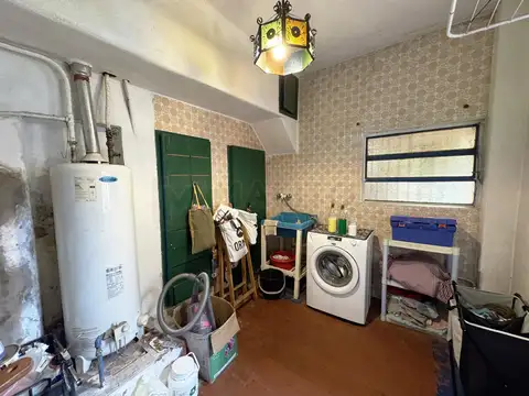 CASA 4 AMBIENTES CON JARDÍN, GARAGE, QUINCHO Y GALERÍA