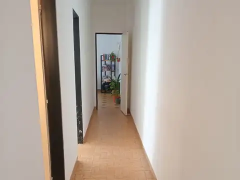 BUENA CASA TODA EN BAJOS  SOBRE LOTE 8,66 x  26,30 MTS