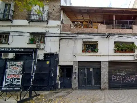 Casa con local comercial en Pichincha