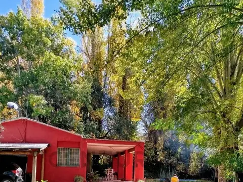 Chacras de Coria. Casa 2 dormitorios, 1 Baño, Galería, Pileta, Amplio Jardìn.