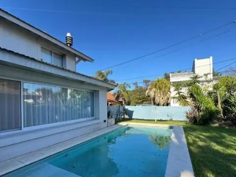 Casa 5 ambientes con 4 baños