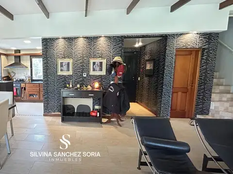Casa 6 ambientes con 2 baños