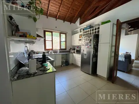 Casa en Alquiler Temporal con 2 cocheras