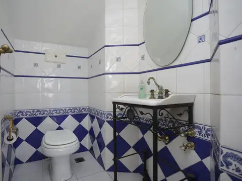 Casa en Venta con 3 cocheras