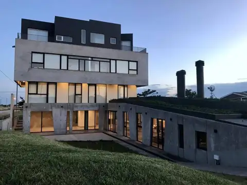 Av. Golfo San Jorge 204 esq. El Yate