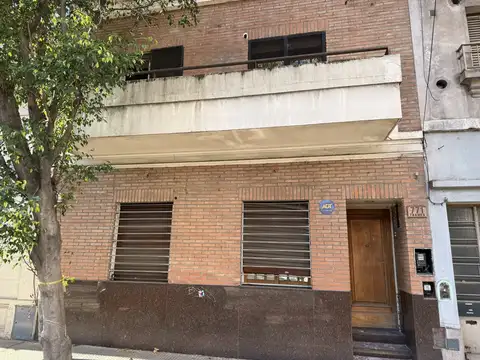 PH al frente en Villa Crespo, sin expensas.