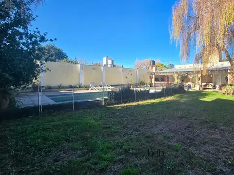 Casa en Venta con 3 cocheras