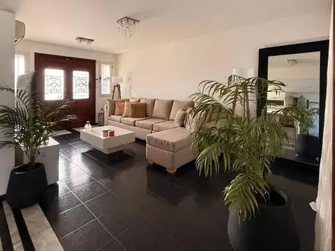 Casa en Venta en Monte Grande, USD 220.000