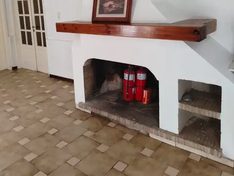 Casa en Alquiler con 2 cocheras