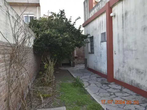 Casa 5 ambientes con 2 baños
