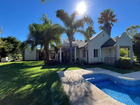 Casa en Venta con 4 cocheras