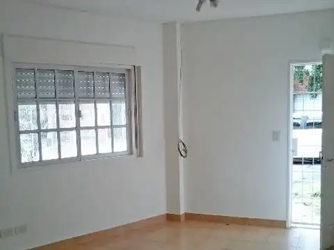   APTO CRÉDITO   TIPO CASA al frente 2 AMBIENTES con cochera