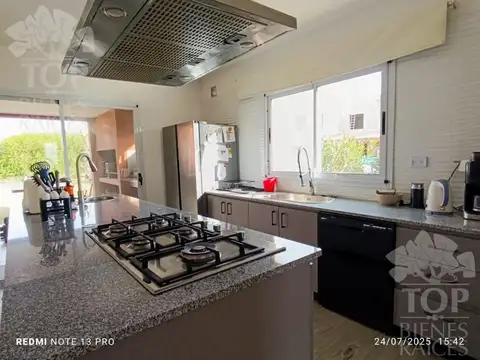 Casa 5 ambientes con 3 baños