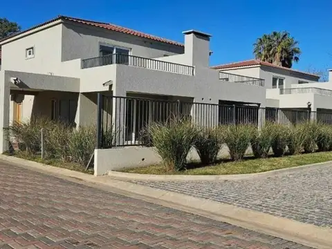 Casa en Venta en Chic Village, Pilar