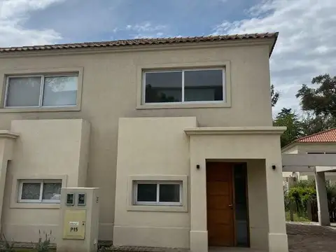 Casa en venta en Saravi Village, Pilar.