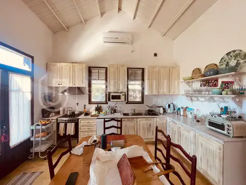 Casa en Alquiler con 2 cocheras