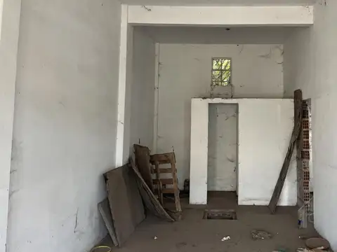2 LOCALES COMERCIALES + TERRENO - CRUCE CASTELAR