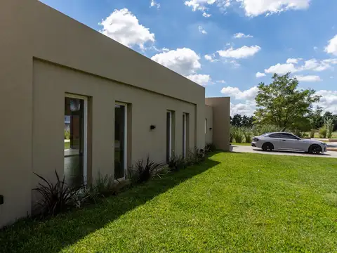 Casa en Venta en Haras San Pablo, USD 430.000