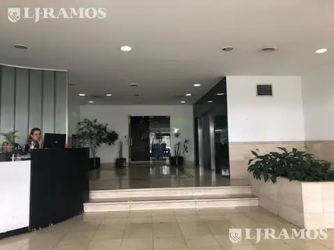 Oficina en Alquiler con 7 cocheras