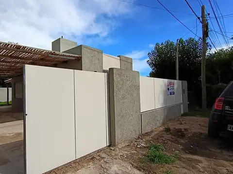 CASA RECICLADA A NVA, 2 DORM, 2 BAÑOS, PATIO, COCH