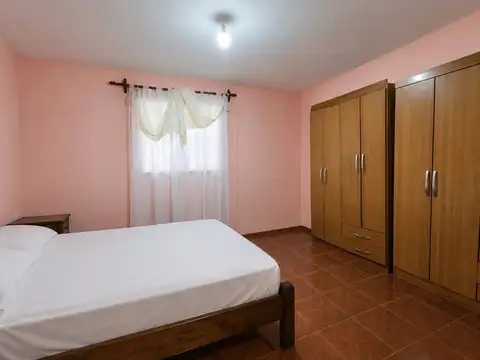 Casa con potencial sobre Avenida.
