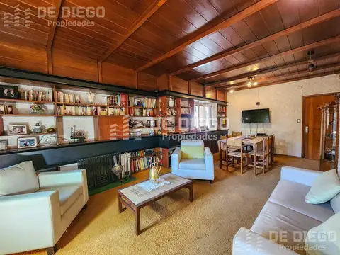 Casa en Venta con 2 cocheras