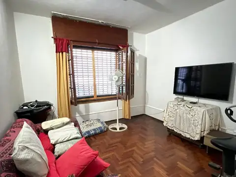 Casa 4 dormitorios, cochera p/ 3 Vehiculos, con Pileta - con escritura