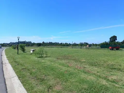 MMC. Lote en venta barrio Village Joven, Bella Vista