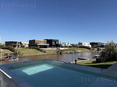 Casa en alquiler de 4 ambientes con pileta y salida al Río Luján en el Náutico Canal Villanueva