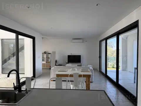 Casa en alquiler de 4 ambientes con pileta y salida al Río Luján en el Náutico Canal Villanueva