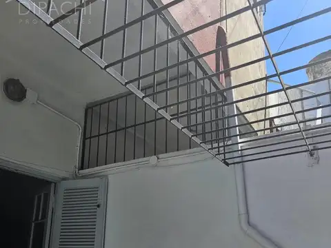 Depto Tipo Casa 2 ambientes con 1 baño