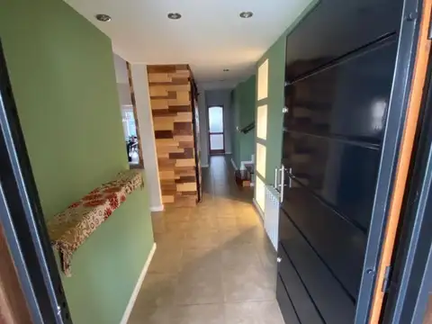 Casa 7 ambientes con 6 baños
