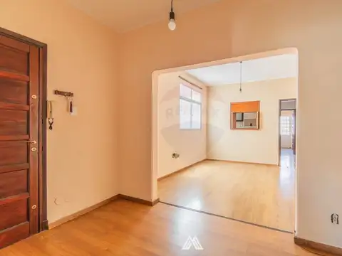 Pocitos, 2 dorm muy amplios, luminoso, balcones