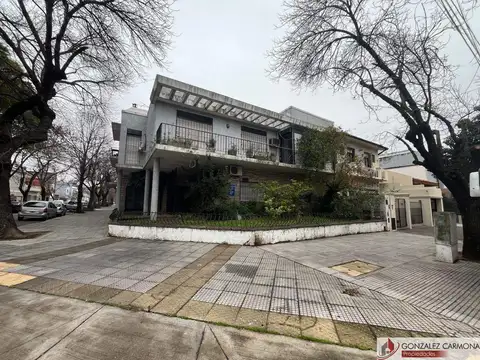 Casa en venta c/ cochera en Villa Pueyrredón