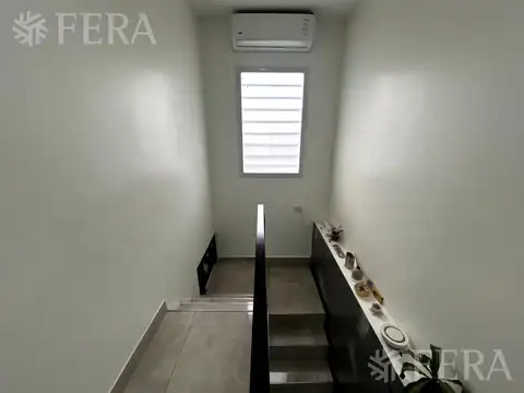 Venta casa 4 ambientes con cochera y patio en Wilde