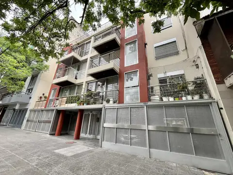 MUY BUENO! LUMINOSO DEPARTAMENTO EN CHACARITA SOBRE AV. FOREST, CERCA DE TODO.